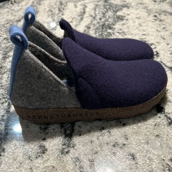 Asportuguesas Women's Gray and Navy Wool Slip-On Shoes - Picture 2 of 9